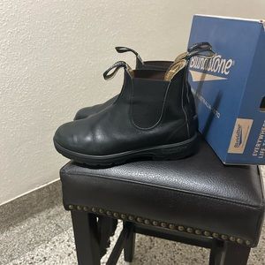 Blundstones size woman’s 9.